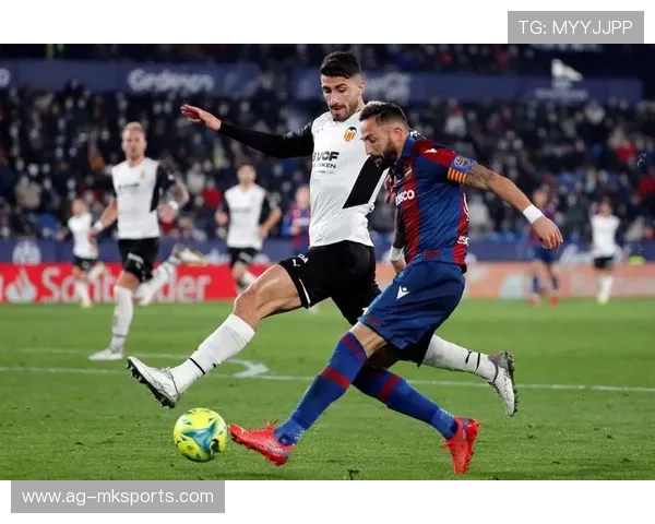 巴伦西亚长传精准助攻，皮奇尼完美破门再现经典瞬间